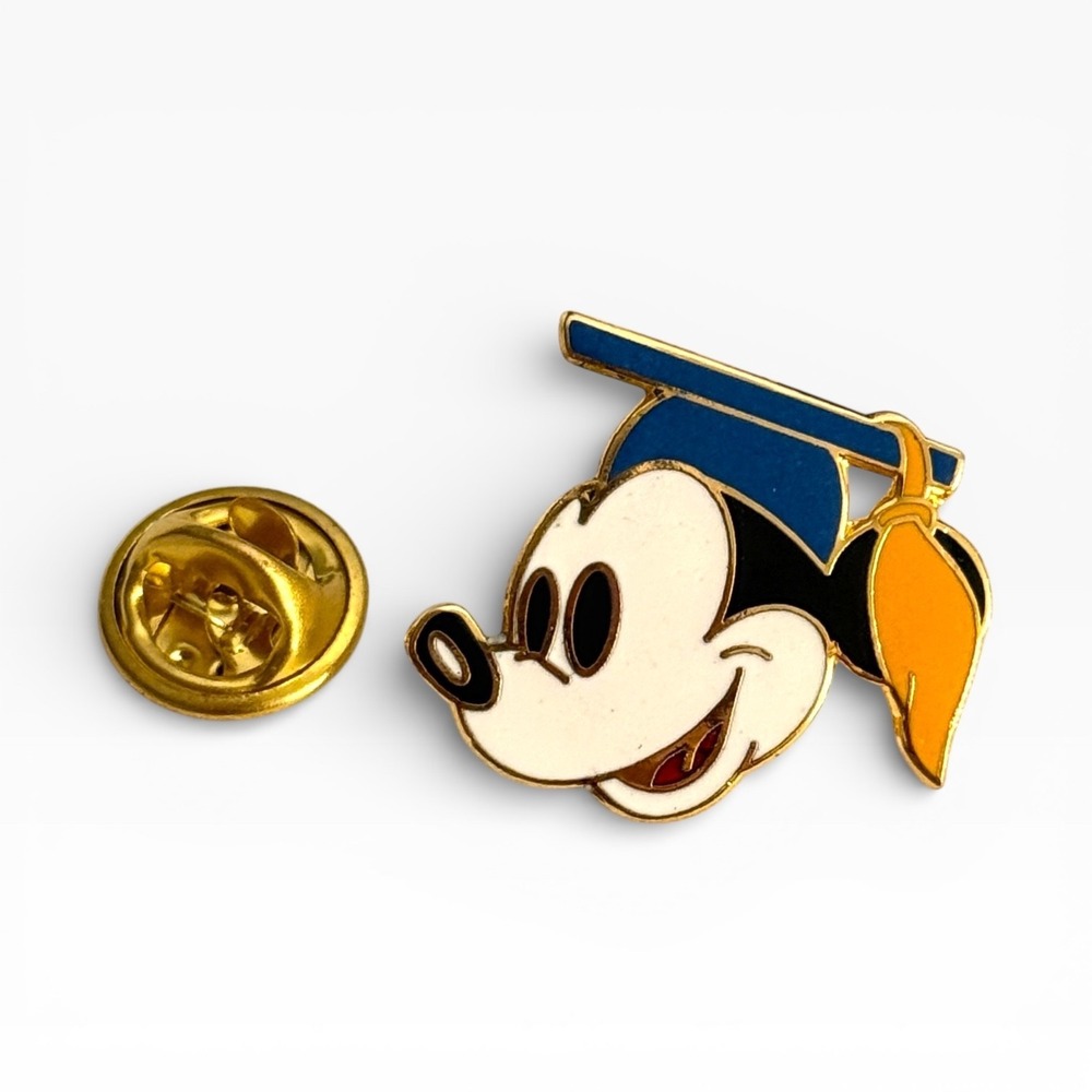 Disney Mickey Mouse Graduation Cap Enamel Pin ©‎ Disney Made in China